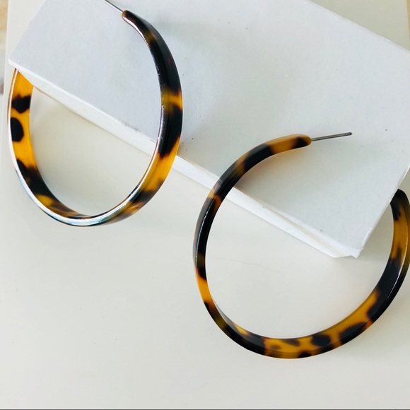 MischkaPu Jewelry - Last 1️⃣! 🌸”RAMONA” RESIN TORTOISE PATTERN HOOPS